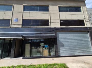 Local comercial · 260m² · 4 Ambientes · Local Esobre Calle Rouillon de 260 m², Frente a La Toe