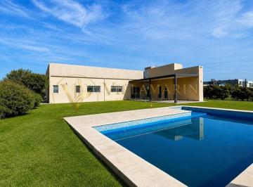 Casa · 200m² · 4 Ambientes · 1 Cochera · Casa en Alquiler en Terravista, General Rodríguez, G. B. a. Zona Oeste