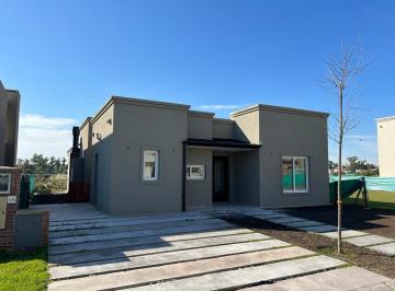 Casa · 160m² · 4 Ambientes · Casa en Una Planta en Vila Marina