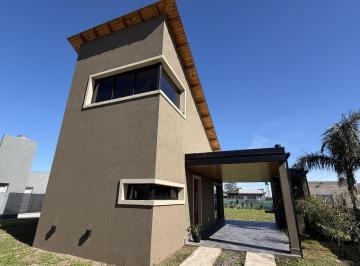 Casa · 52m² · 2 Ambientes · 2 Cocheras · Casa 1 Dormitorio Estilo Loft Duplex en Punta Chacra