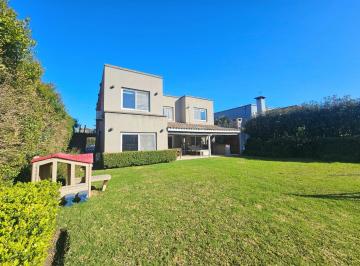 Casa · 247m² · 7 Ambientes · 4 Cocheras · Casa Barrio Los Ombues