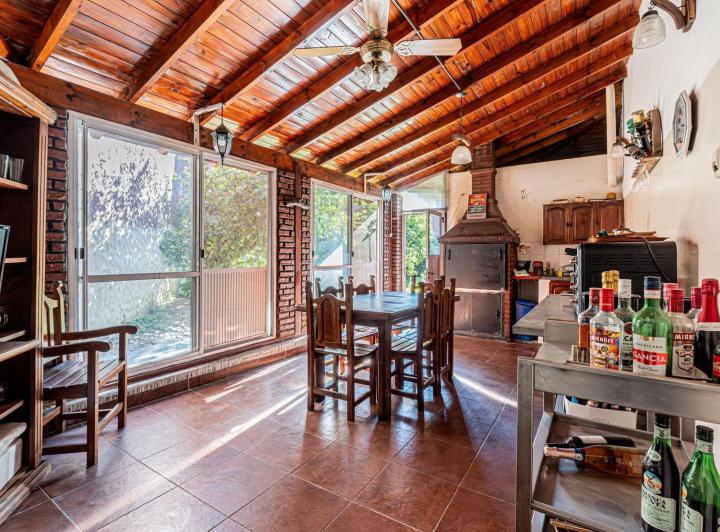 Casa · 227m² · 5 Ambientes · 1 Cochera