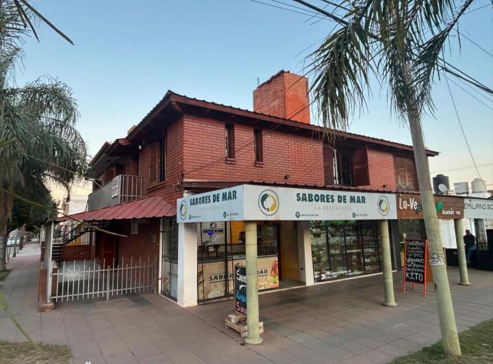 Casa · 379m² · 5 Dormitorios · 2 Cocheras