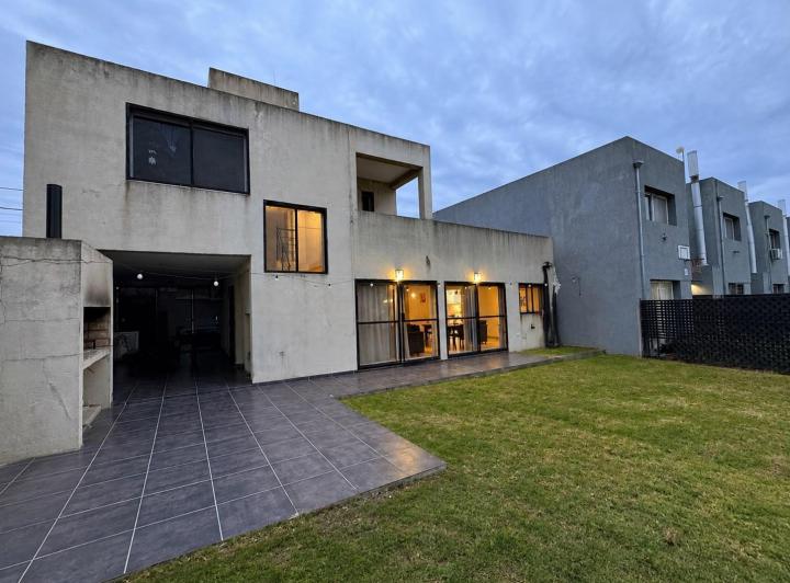 Casa · 140m² · 5 Ambientes · 1 Cochera