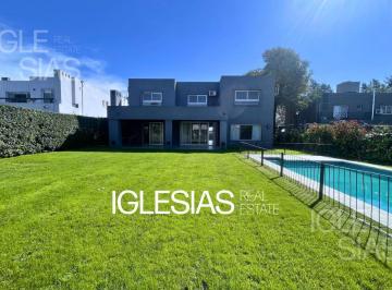 Casa · 351m² · 8 Ambientes · 2 Cocheras · Casa en Alquiler en Santa Bárbara, Tigre