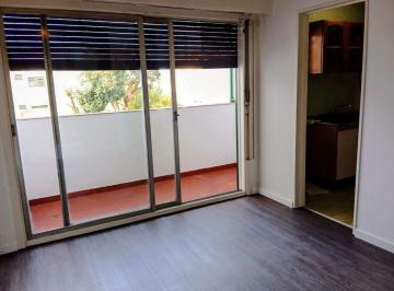 Departamento de 2 ambientes, Vicente López · 2 Amb Pequeño, Sobre Av Maipú. Al Contrafrente.
