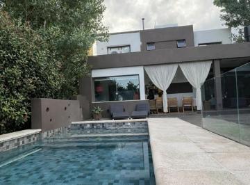 Casa · 220m² · 5 Ambientes · 2 Cocheras · La Estanzuela | Casa 4 Dorm. con Pileta y 2 Cocheras | Seguridad y Categoría