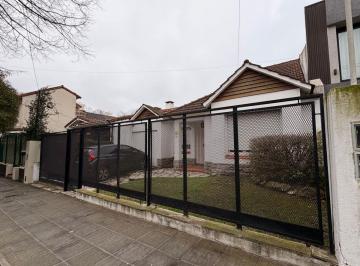 Casa de 4 ambientes, Almirante Brown · Chalet Tradicional en Excelente Ubicación