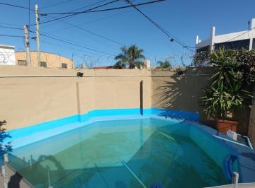 Casa · 195m² · 5 Ambientes · 1 Cochera · Los Naranjos | Casa 3 Dorm. con Patio y Cochera | Apta Crédito
