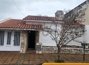 Casa · 191m² · 5 Ambientes · 2 Cocheras · Se Vende Casa en Barrio Mosconi de Rafaela