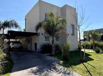 Casa · 180m² · 6 Ambientes · 3 Cocheras · Casa en Venta en Santa Lucia, Pilar del Este, Pilar
