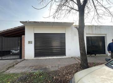 Casa · 50m² · 1 Ambiente · 1 Cochera · Venta Casa en Libertad Merlo, con Local Lote 395 m²
