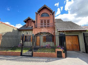 Casa · 200m² · 5 Ambientes · 2 Cocheras · Casa en Venta 5 Ambientes, San Antonio de Padua, Merlo