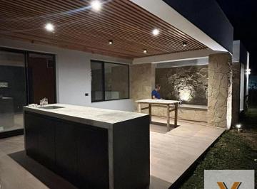 Casa · 95m² · 4 Ambientes · 1 Cochera · Casa en Venta - 2 Dorm. 2 Baños - 716 m² - Cañuelas