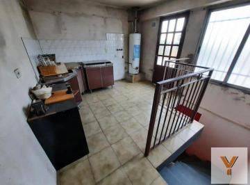 Casa · 247m² · 5 Ambientes · 1 Cochera · Casa en Venta - 4 Dorm. 3 Baños - Cochera - 410 m² - Lanús Oeste