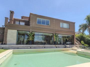 Casa · 560m² · 5 Ambientes · 4 Cocheras · Alquiler Casa Al Agua Barrio Los Castores Nordelta