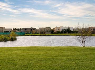 Terreno · 709m² · Lote | 709 m² | Fondo a Laguna | Orientacion No | Sector Consolidado | Pueblos del Plata
