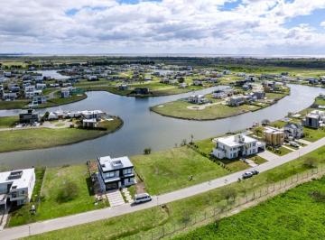 Terreno · 709m² · Lote | 709 m² | Fondo a Laguna | Orientacion No | Sector Consolidado | Pueblos del Plata