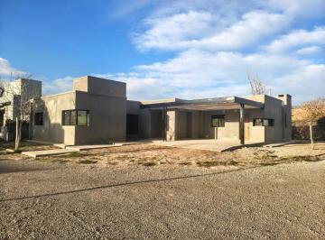 Casa · 180m² · 5 Ambientes · 2 Cocheras · Casa en Santa Lucia