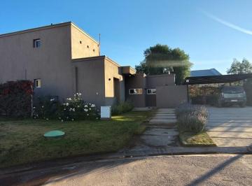Casa · 172m² · 7 Ambientes · Origo Negocios Inmobiliarios Alquila Hermosa Casa de Dos Plantas en Lar de Vieytes II. Maipu