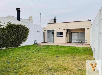 Casa · 90m² · 3 Ambientes · 1 Cochera · Casa en Venta. 2 Dorm. 1 Baño - Cochera - 260 m² - Lisandro Olmos