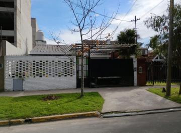 Casa · 170m² · 3 Ambientes · 1 Cochera · Casa 3 Ambientes en Alquiler en Ituzaingo