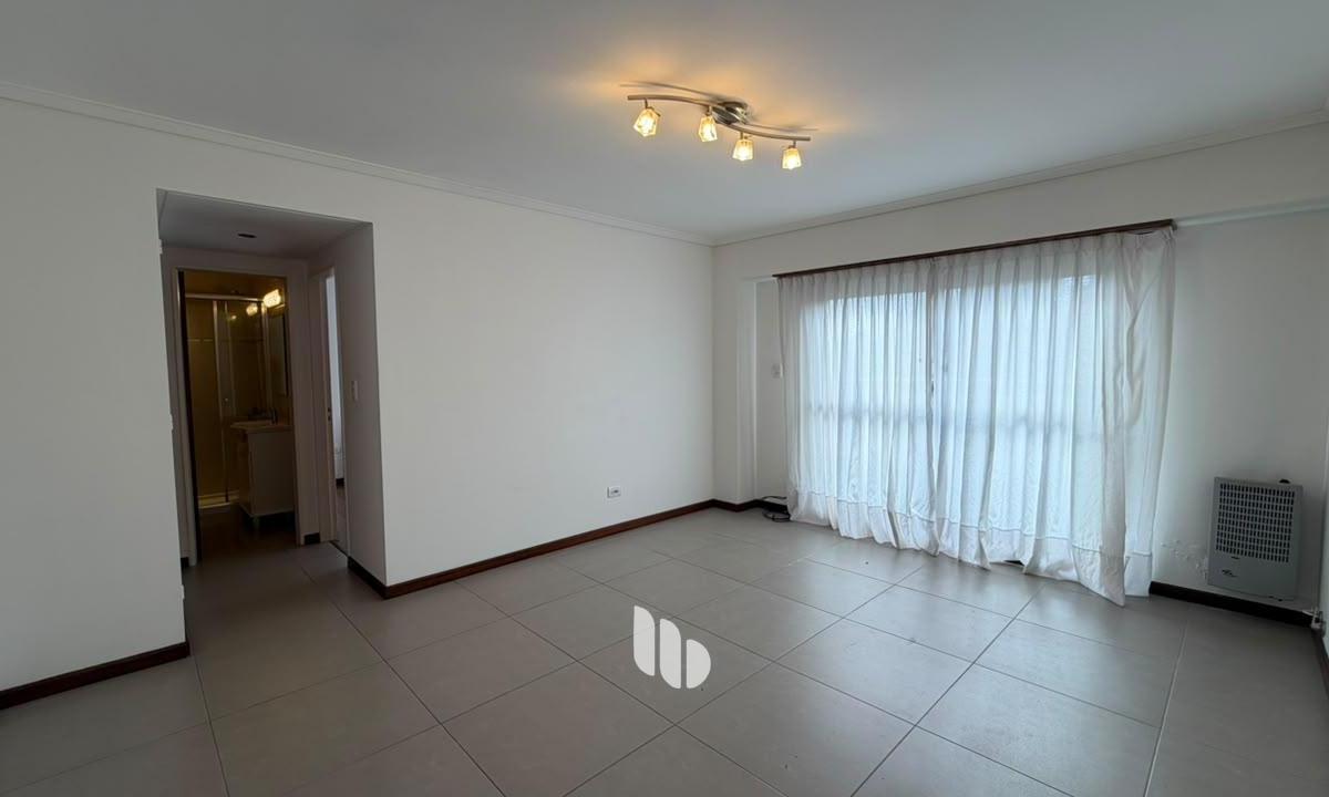 Departamento de 2 ambientes al frente con cochera