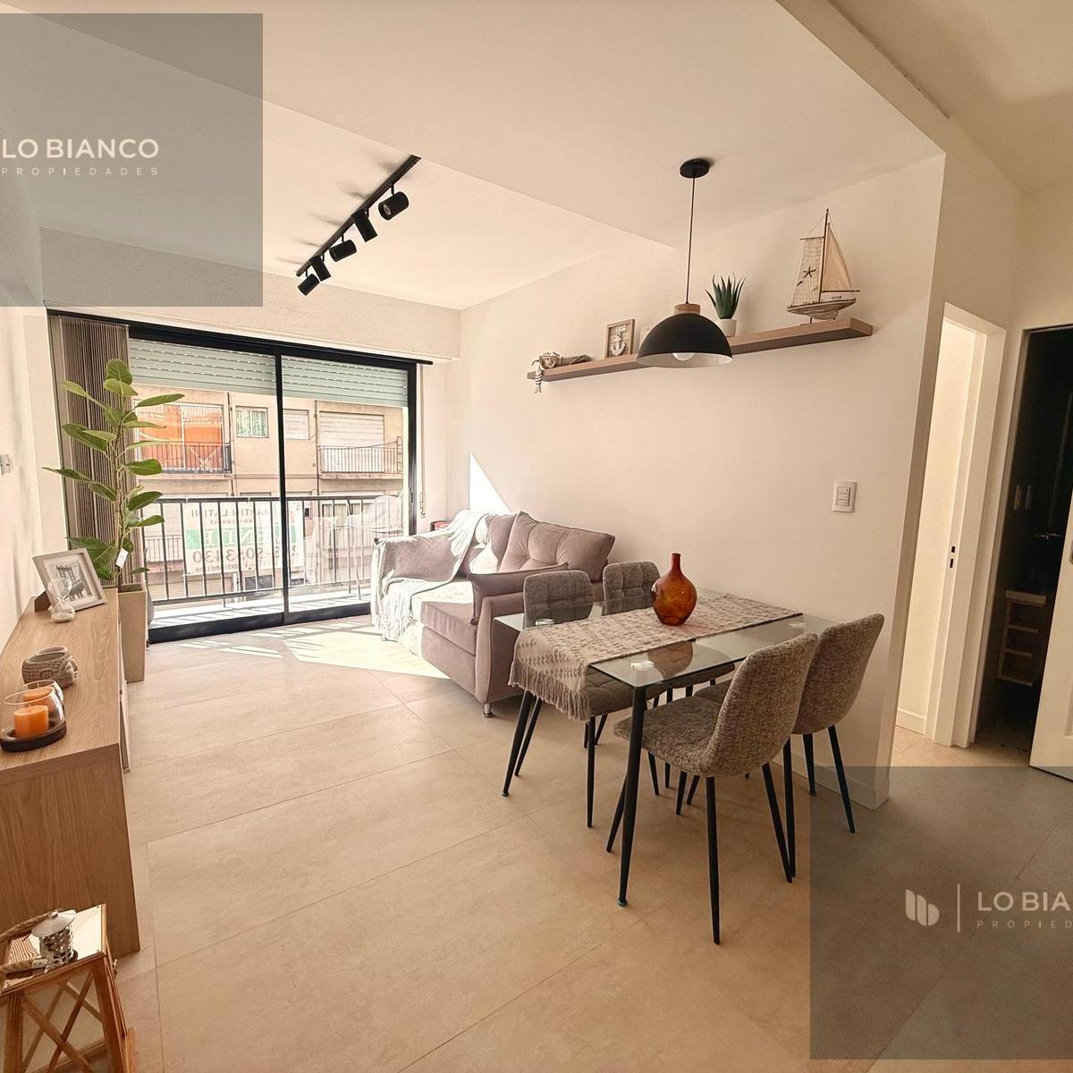 Venta departamento 2 ambientes con balcon saliente, centro, mar del plata
