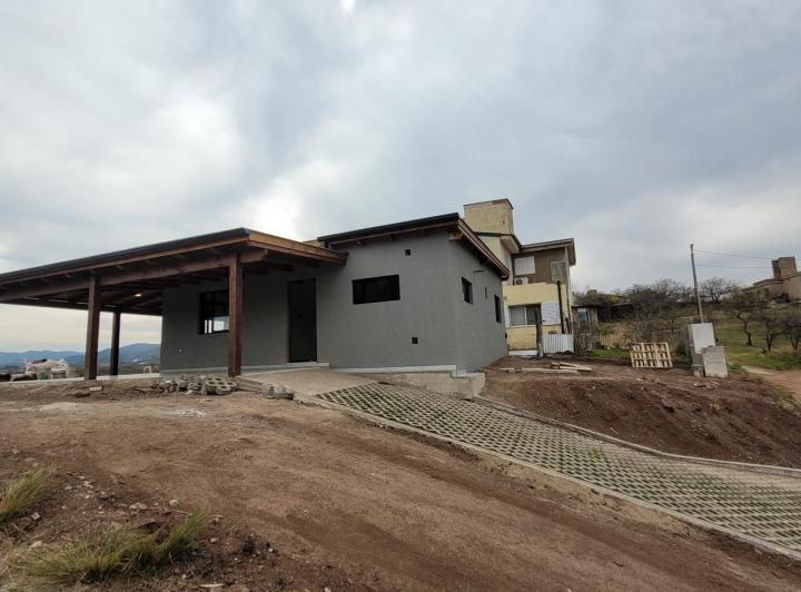 Casa · 80m² · 3 Ambientes · 1 Cochera