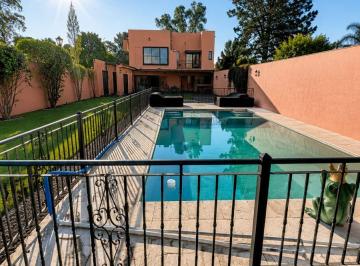 Casa de 3 ambientes, Esteban Echeverría · Hermosa Casa de 3 Ambientes con Pileta y Amplio Parque en Zona Residencial. Venta en Monte Grande