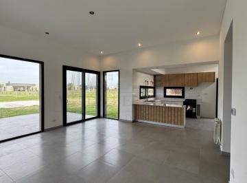 Casa · 186m² · 4 Ambientes · 2 Cocheras · Casa en San Roque, Comarcas de Luja N