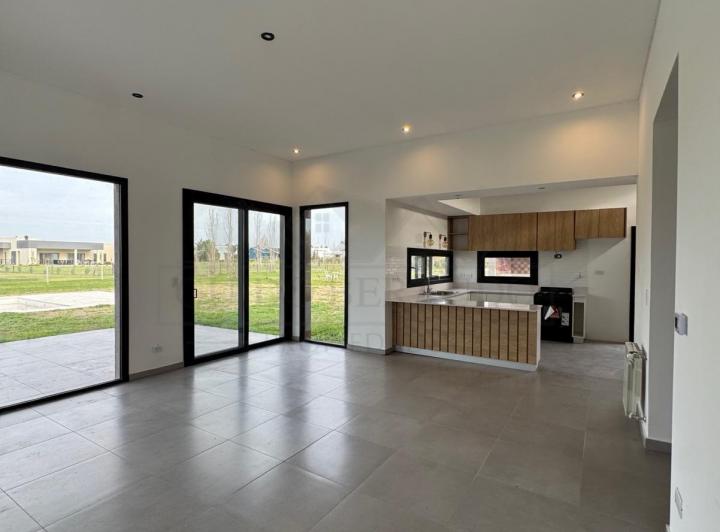 Casa · 186m² · 4 Ambientes · 2 Cocheras
