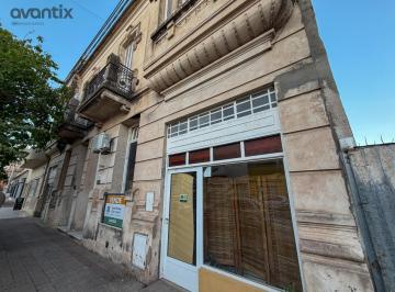Casa · 250m² · 6 Ambientes · 1 Cochera · Propiedad de 3 Habitaciones en Pleno Centro de Rafaela