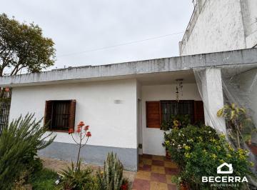 Casa · 59m² · 4 Ambientes · Casa en Venta en Villa Tesei - Ideal Para Reciclar