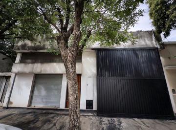 Frente sobre Santander 2757: portón y oficinas · Galpón en Venta 312 m² con Oficinas, Lote de 485 m² en Barrio Colón, Córdoba