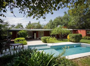 Casa · 250m² · 5 Ambientes · 4 Cocheras · Casa Quinta en Venta 3 Dorm + Depto, Pileta y 2.670 m², Valle de Anisacate