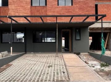 Casa · 176m² · 4 Ambientes · 2 Cocheras · Duplex a La Venta en Campo Chico a Estrenar