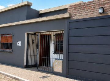 Casa · 75m² · 2 Ambientes · 8 Cocheras · Oportunidad Para Inversores | Casa + 8 Cocheras