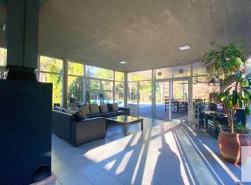 Casa · 345m² · 5 Ambientes · Casa en Venta - 4 Dorm. 4 Baños - Cocheras - 5.229 m² - Exaltación de La Cruz