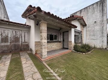 Casa · 153m² · 3 Ambientes · 1 Cochera · Casa en Castelar Norte