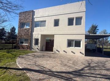 Casa · 345m² · 1 Cochera · Casa en Alq. Temporario en San Sebastian - Area 1, San Sebastian, Escobar