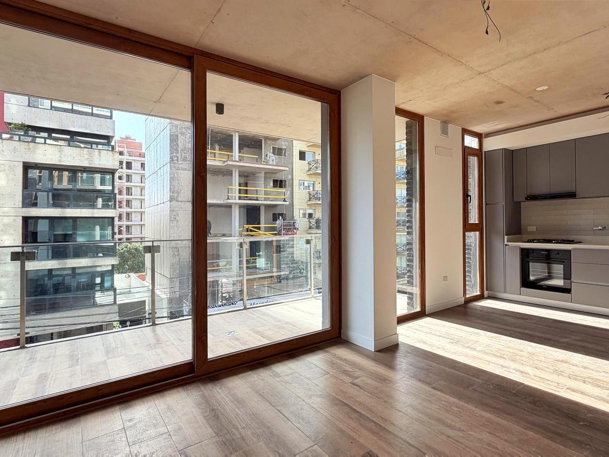 Venta de depto 2 ambientes con balcon y parrilla a la calle