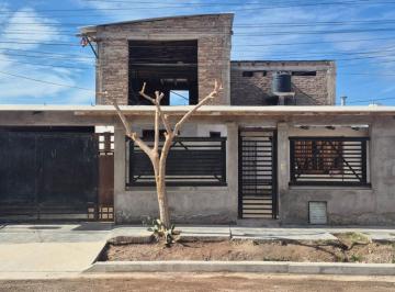 Casa · 100m² · 2 Ambientes · 1 Cochera · Venta Casa Los Corralitos Guaymalle´n