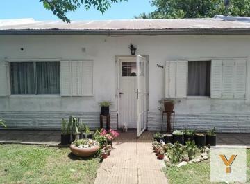Casa · 90m² · 3 Ambientes · 1 Cochera · Casa en Venta - 2 Dorm. 1 Baño - Cochera - 350 m² - Almirante Brown