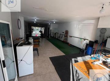 Local comercial · 60m² · Local en Hipolito Yrigoyen