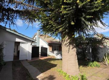 Casa · 108m² · 3 Ambientes · 3 Cocheras · Chalet 3 Ambientes en Mar del Plata, Barrio Zacagnini