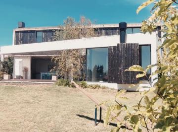 Casa · 280m² · 5 Ambientes · Casa en Arenas del Sur