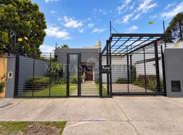 Casa · 150m² · 5 Ambientes · 1 Cochera · Casa en Ituzaingó Sur