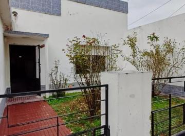 Casa · 139m² · 4 Ambientes · Casa en Venta - 2 Dorm. 2 Baños - 249 m² - Azul