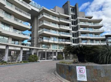 Edificio · 112m² · 3 Ambientes · 1 Cochera · Depto 3 Amb Amoblado - Vista Canning